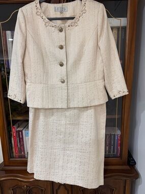 Tahari ASL Cream Tweed Pencil Skirt and Jacket Set
